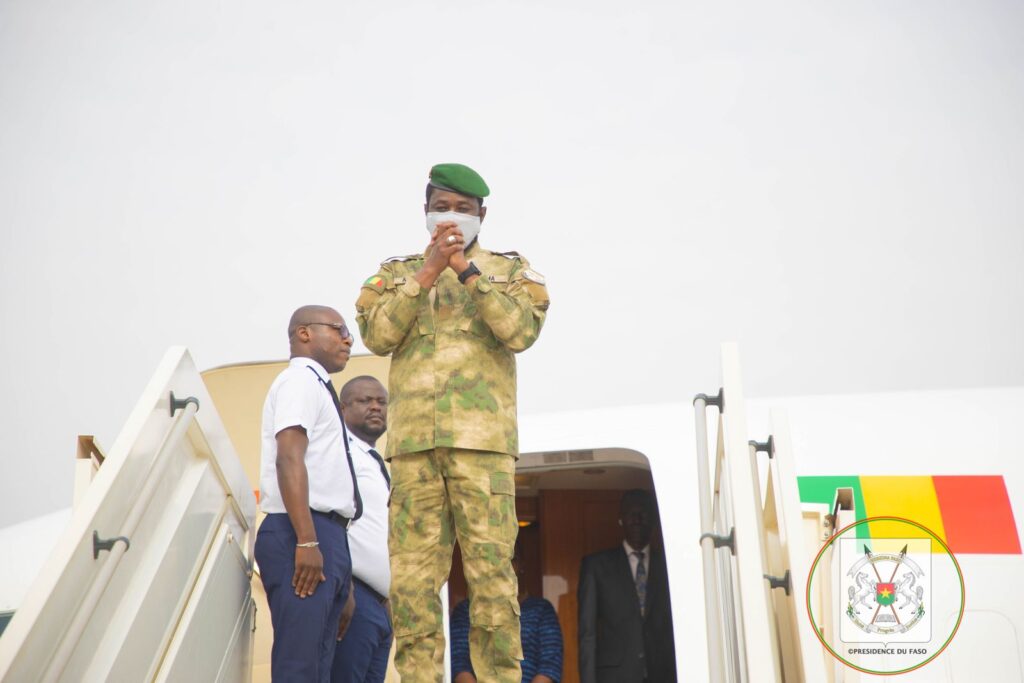 Le Président de la République du Mali, le Colonel Assimi GOÏTA en fin de séjour au Burkina Faso a quitté Ouagadougou en début de soirée.