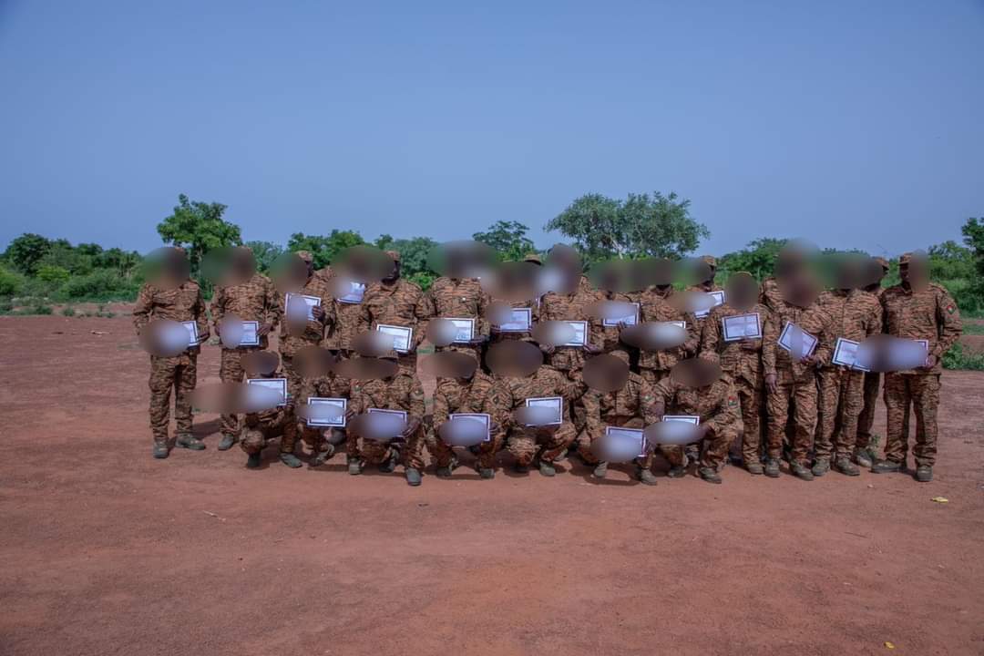 PRÉSIDENCE DU FASO : LES PREMIERS RESPONSABLES EN IMMERSION MILITAIRE REÇOIVENT LEURS ATTESTATIONS DE FIN DE FORMATION