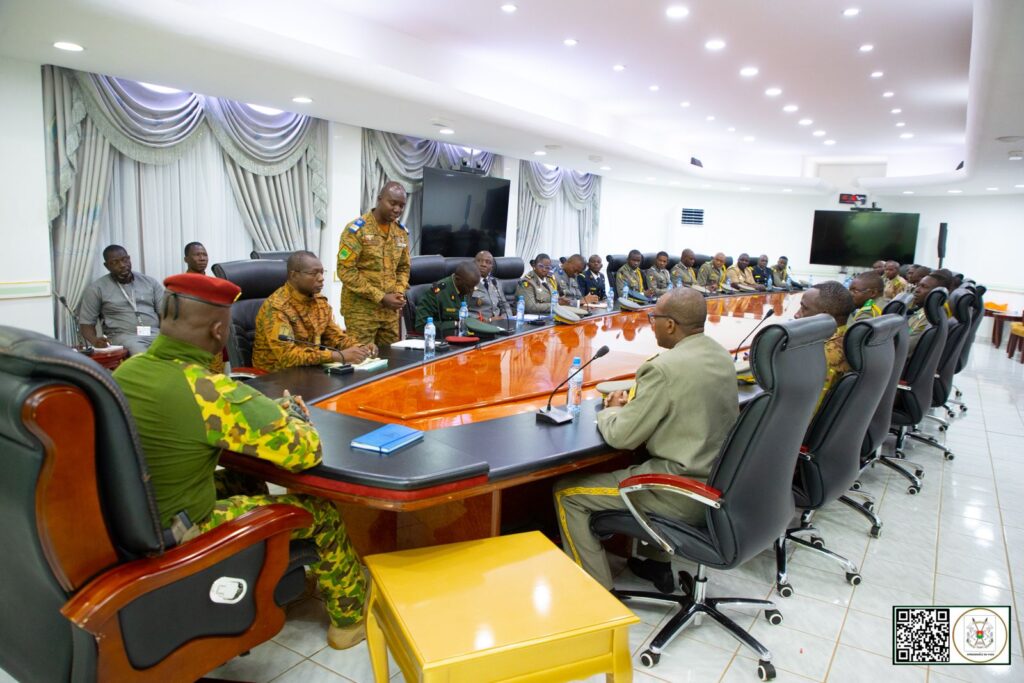 Coopération militaire : le Président du Faso échange avec la 36e promotion des stagiaires de l’Ecole d’Etat-major national de Koulikoro