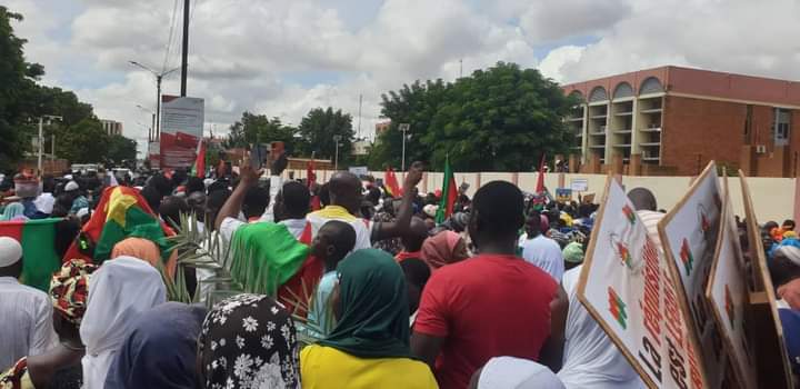 Les manifestants se diriges vers le tribunal de grande instance OuagaI