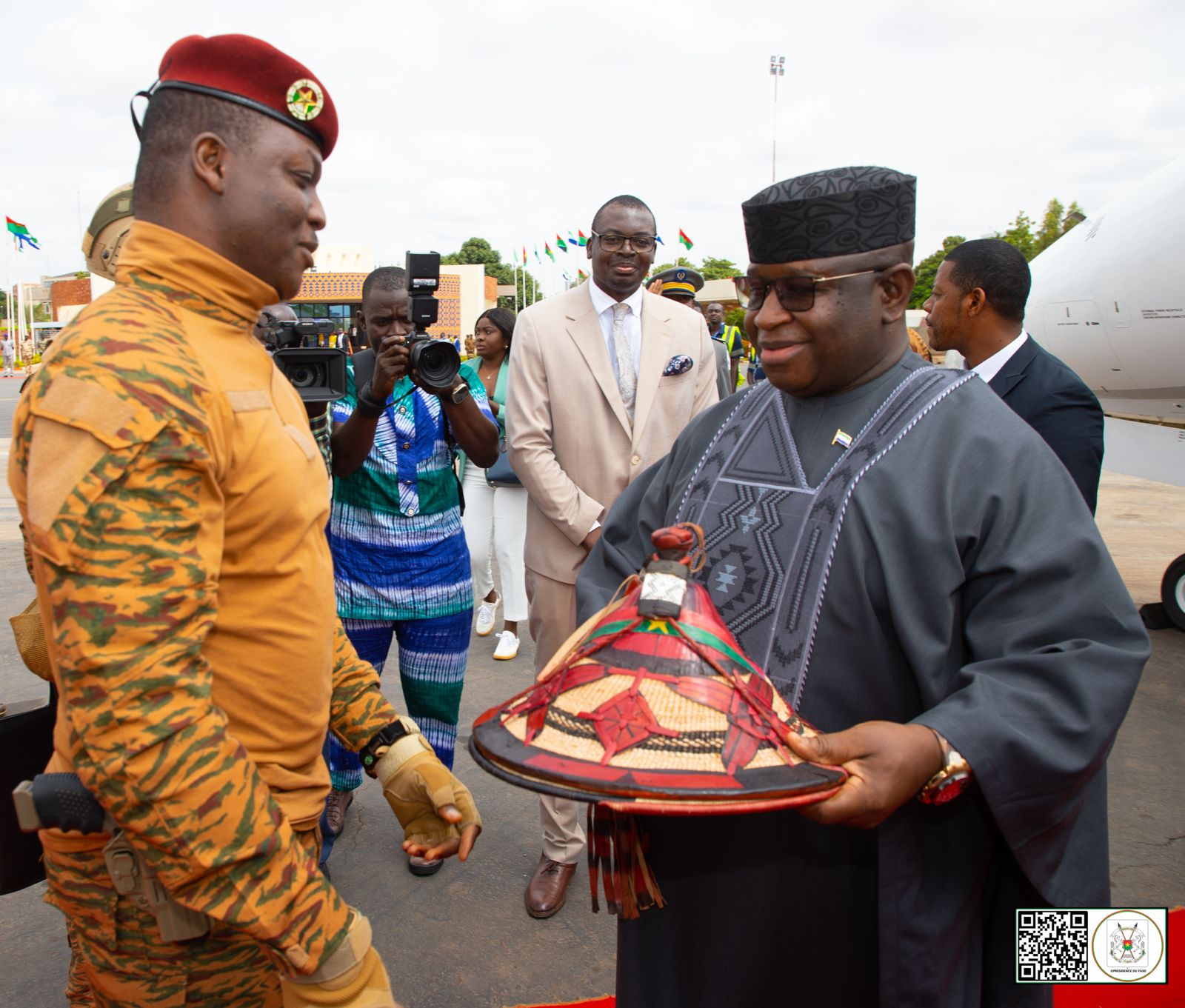 Coopération Burkina – Sierra Leone : le Président Julius Maada BIO est arrivé à Ouagadougou